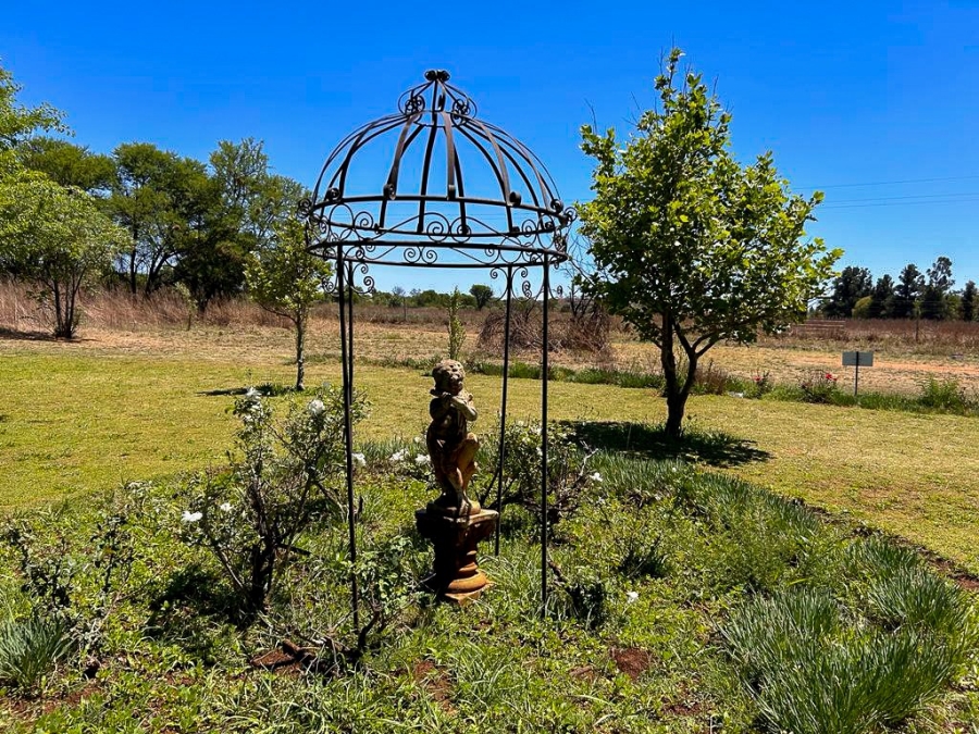 8 Bedroom Property for Sale in Potchefstroom Rural North West